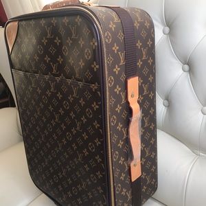 100% Authentic Louis Vuitton Monogram Suitcase 21”